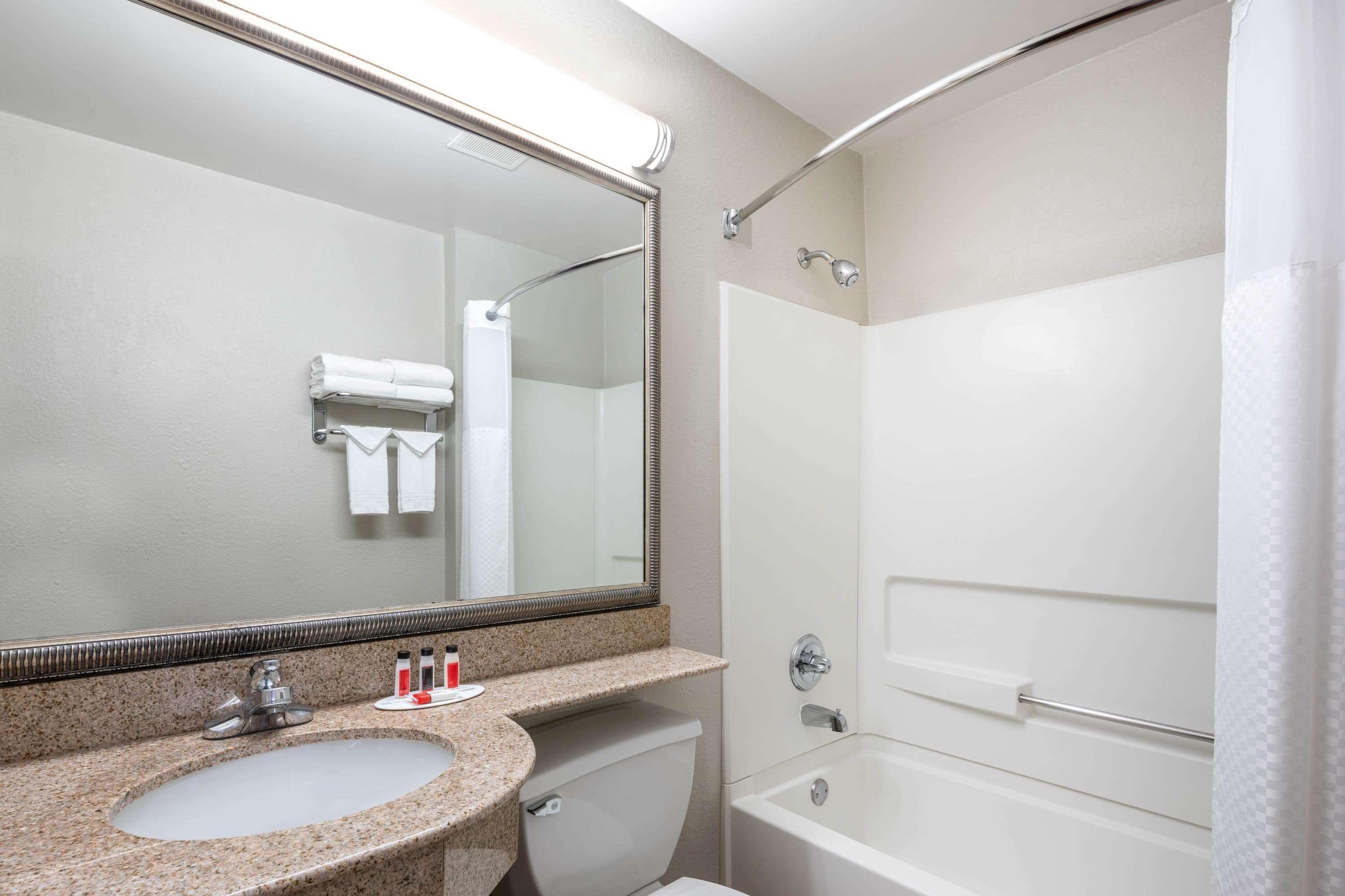 Microtel Inn & Suites By Wyndham Atlanta Buckhead Area מראה חיצוני תמונה